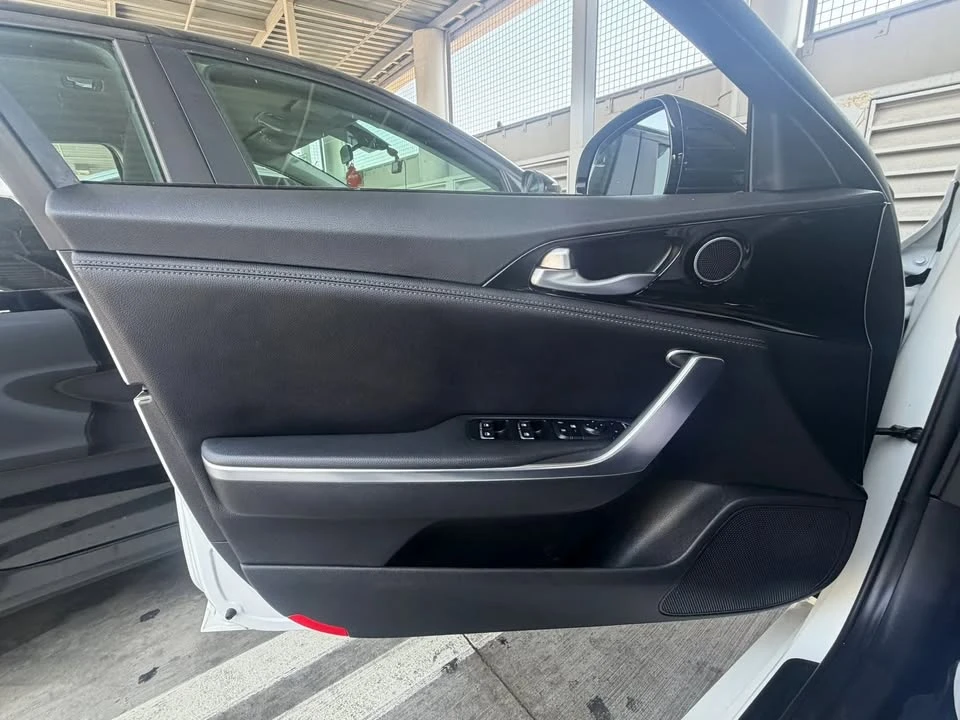2021 Kia Stinger - Image 16 of 20