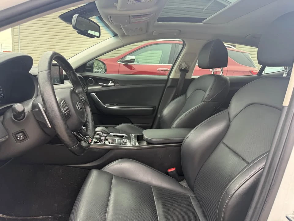 2021 Kia Stinger - Image 9 of 17