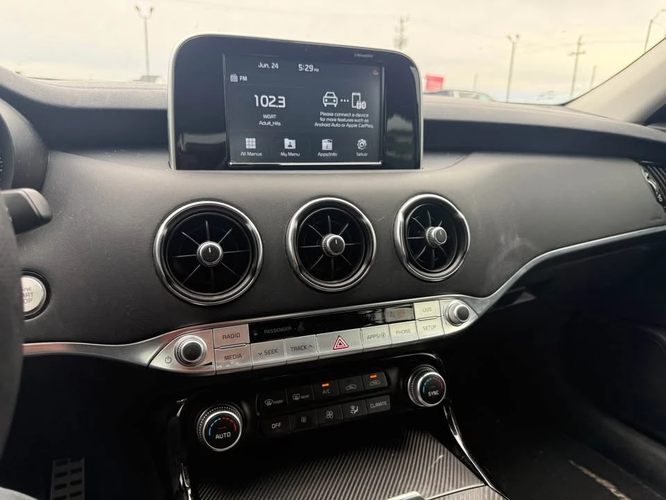 2021 Kia Stinger - Image 13 of 17