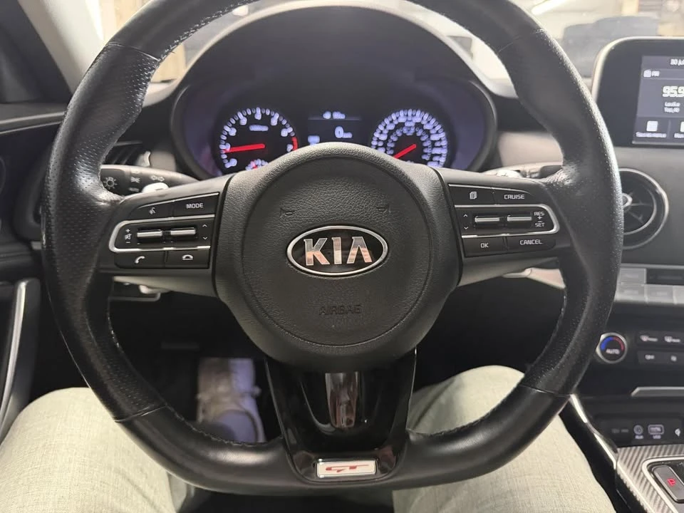 2021 Kia Stinger - Image 14 of 18