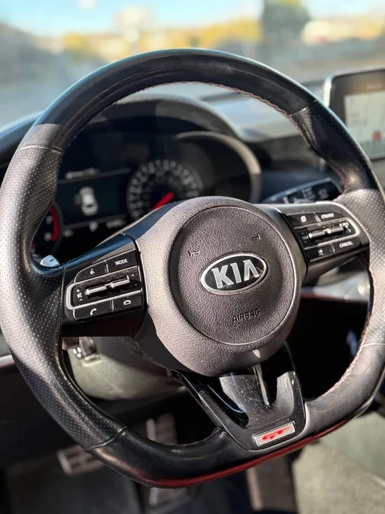 2021 Kia Stinger GT - Image 9 of 15