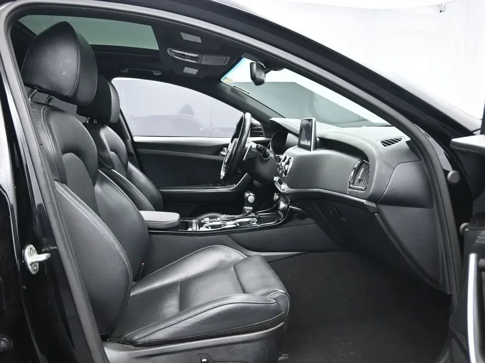 2021 Kia Stinger - Image 16 of 20