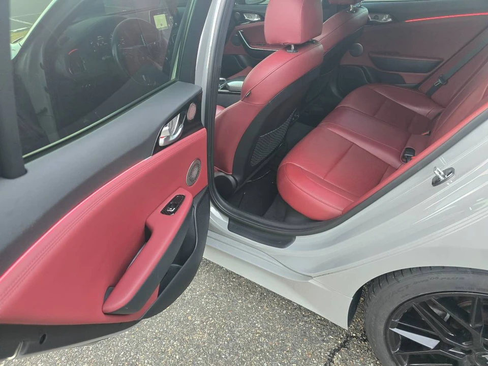2021 Kia Stinger GT - Image 10 of 18