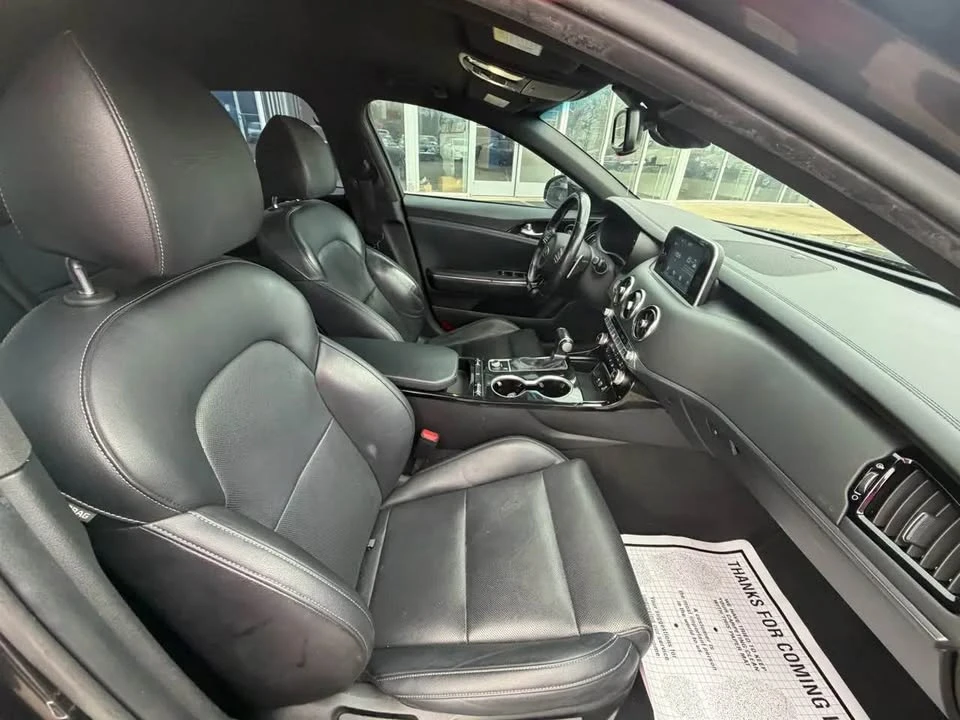 2021 Kia Stinger - Image 9 of 14