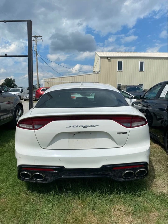 2021 Kia Stinger - Image 2 of 13