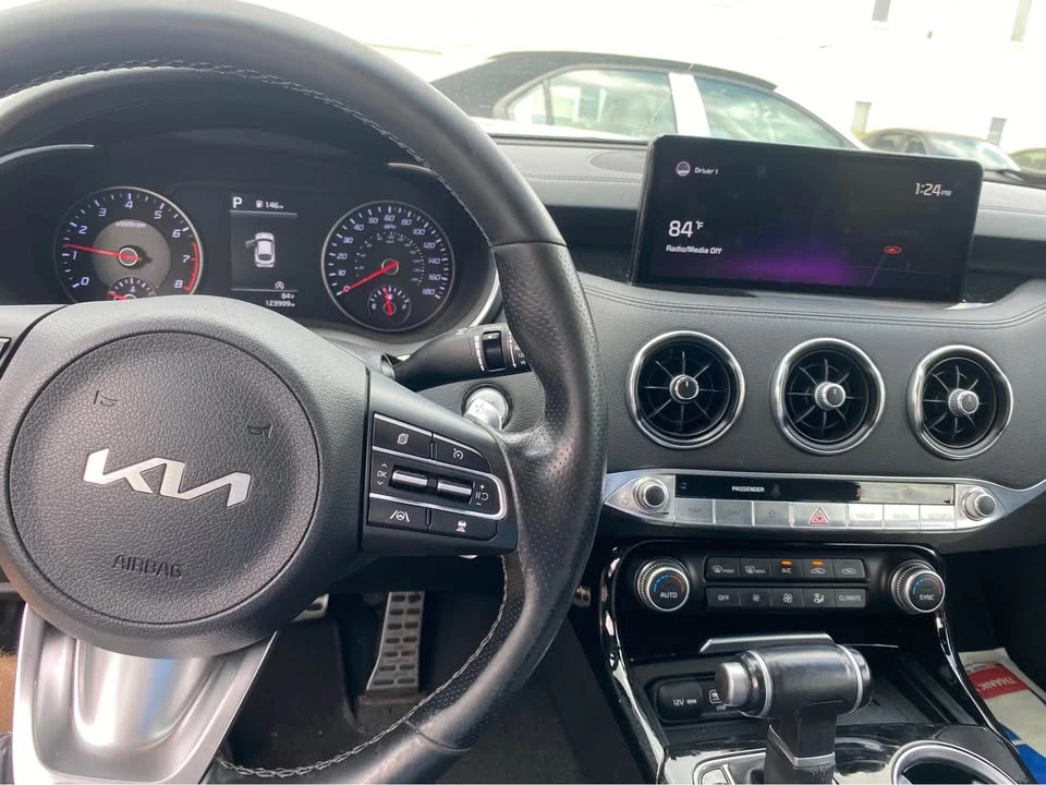 2021 Kia Stinger - Image 10 of 13