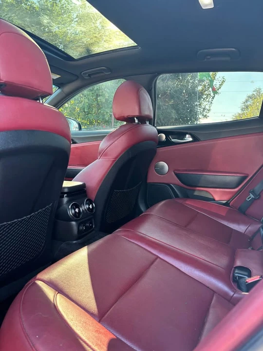2021 Kia Stinger - Image 7 of 10