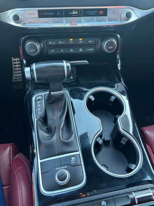 2021 Kia Stinger - Image 8 of 10