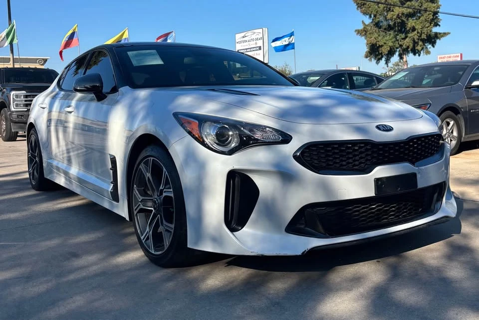 2021 Kia Stinger - Image 2 of 10