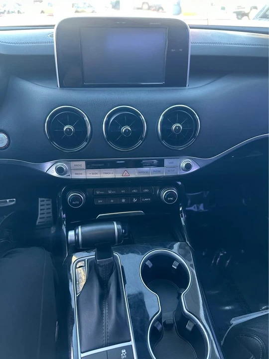 2021 Kia Stinger - Image 7 of 10