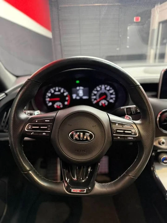 2021 Kia Stinger - Image 9 of 10