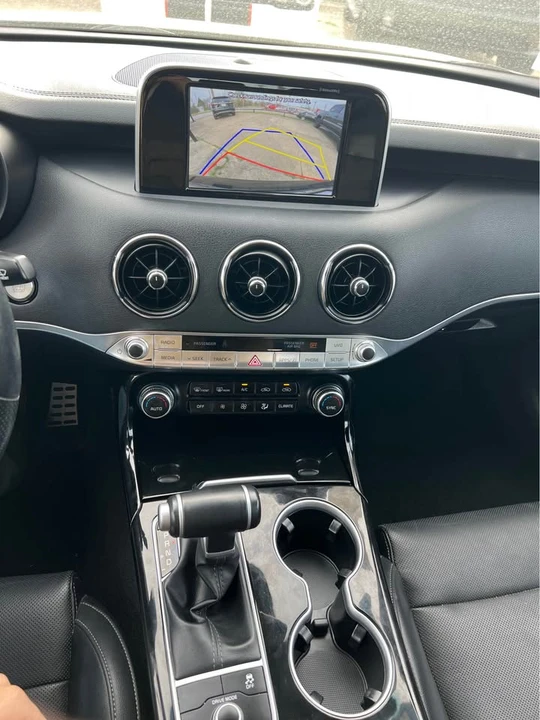2021 Kia Stinger - Image 9 of 10