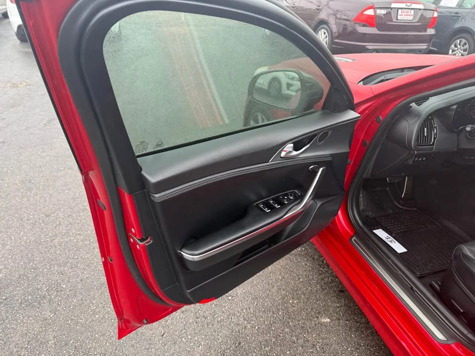 2021 Kia Stinger - Image 10 of 14