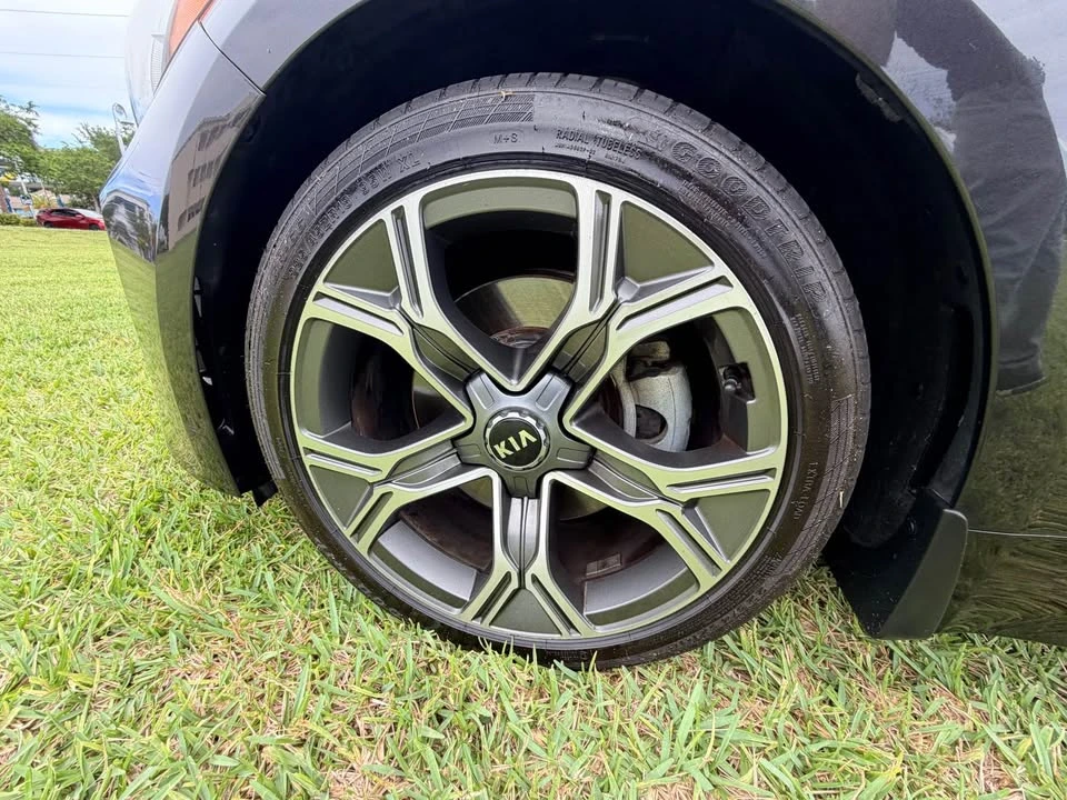2021 Kia Stinger - Image 14 of 17