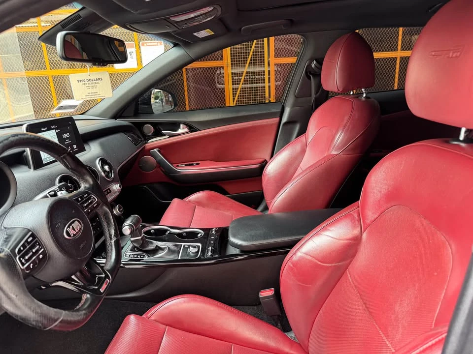 2021 Kia Stinger - Image 9 of 17