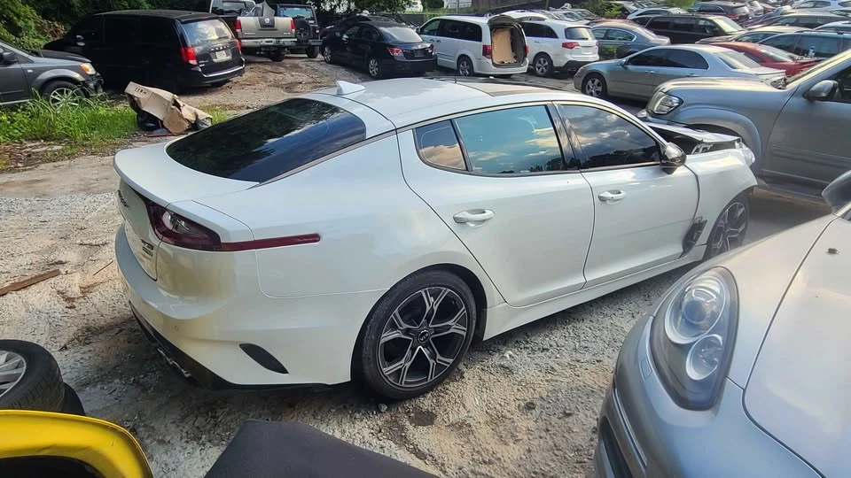 2021 Kia Stinger - Image 2 of 12