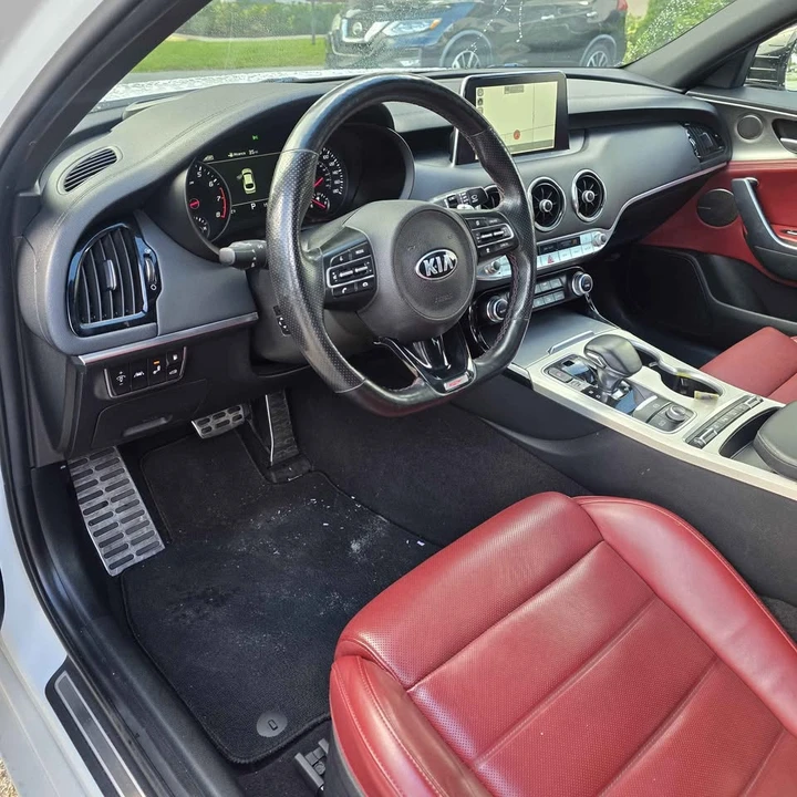 2021 Kia Stinger - Image 15 of 17