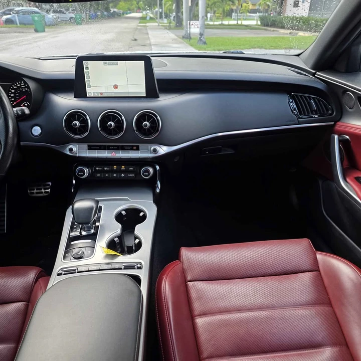 2021 Kia Stinger - Image 13 of 17
