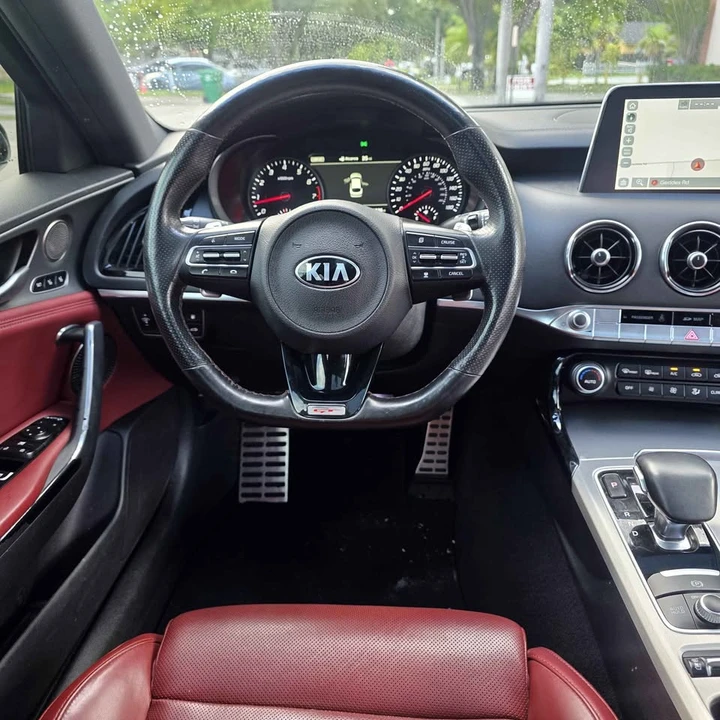2021 Kia Stinger - Image 16 of 17