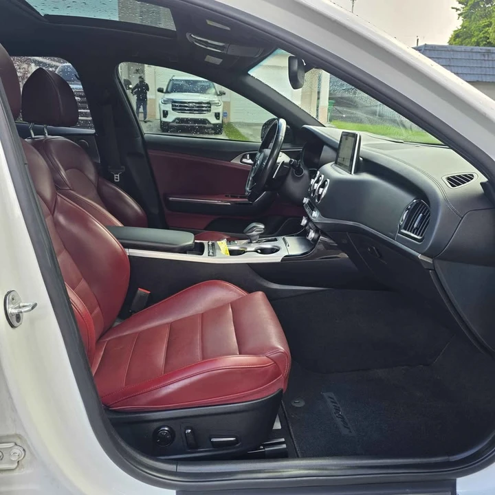 2021 Kia Stinger - Image 9 of 17