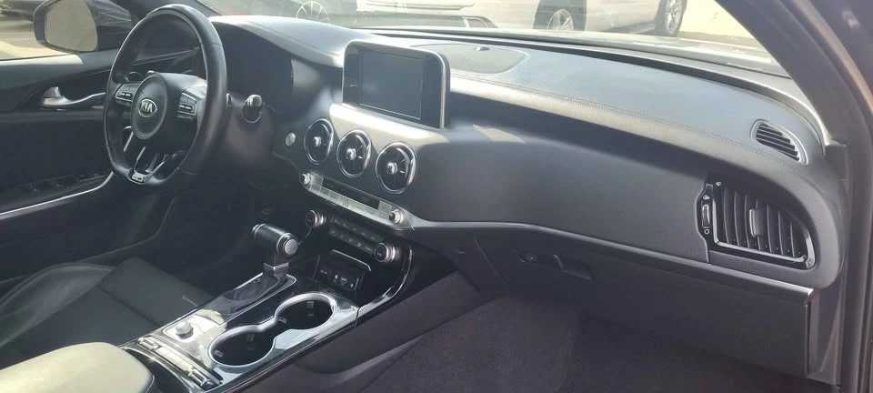 2021 Kia Stinger GT - Image 14 of 18