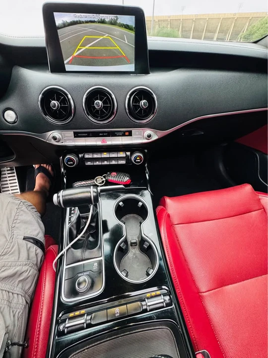 2021 Kia Stinger GT - Image 16 of 19