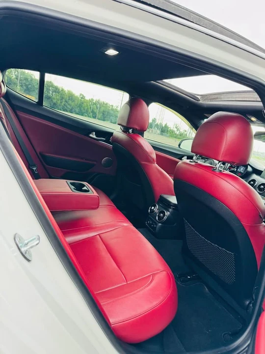 2021 Kia Stinger GT - Image 10 of 19