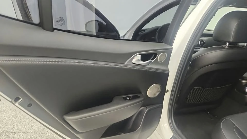 2021 Kia Stinger GT - Image 18 of 20