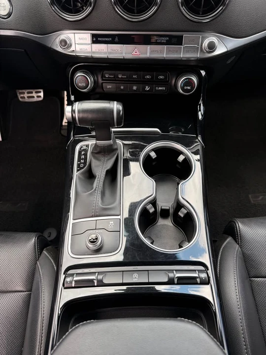 2021 Kia Stinger - Image 13 of 20