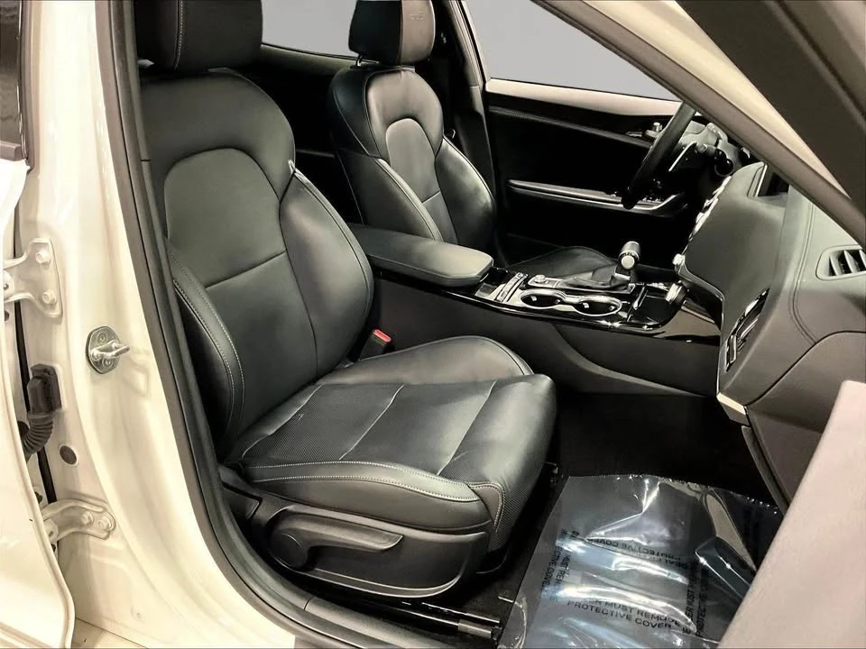 2021 Kia Stinger - Image 14 of 17