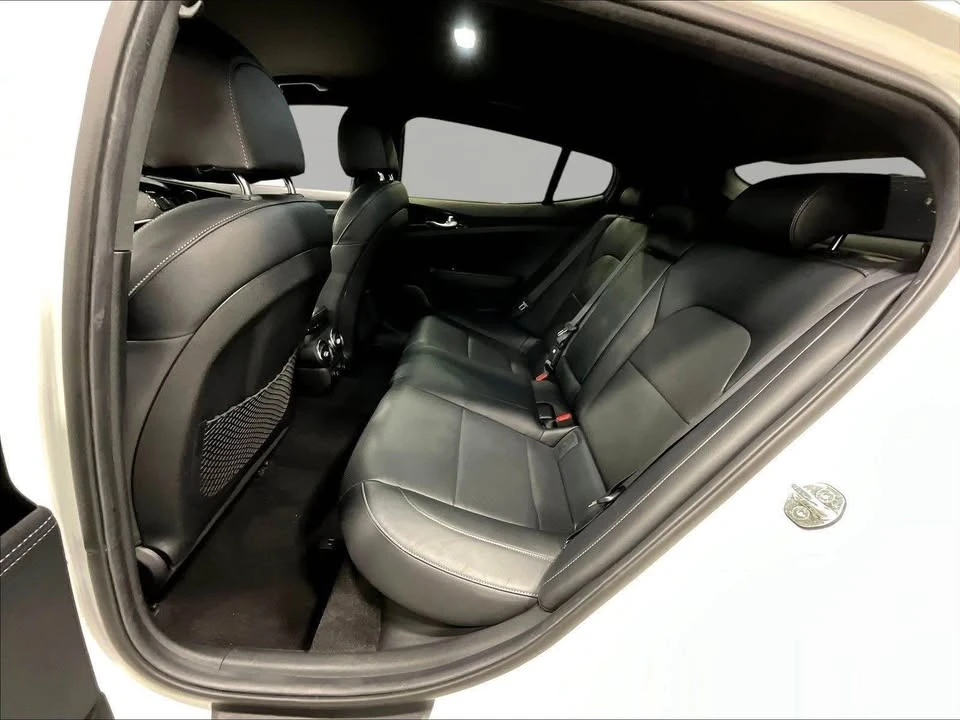 2021 Kia Stinger - Image 9 of 17