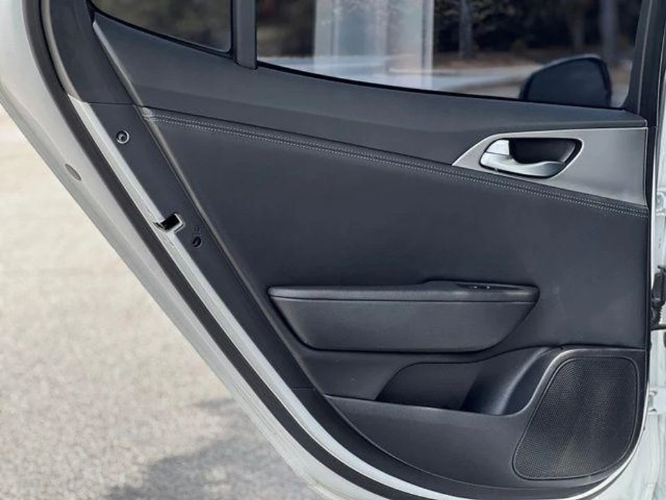 2021 Kia Stinger - Image 14 of 20