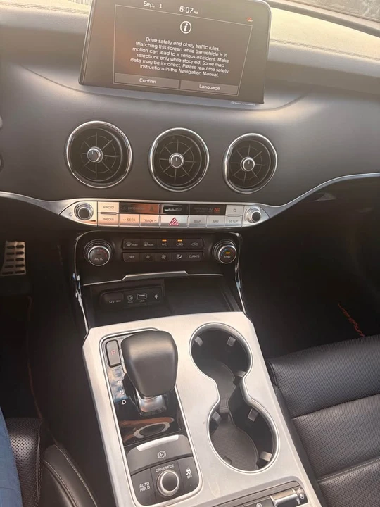 2021 Kia Stinger - Image 8 of 10