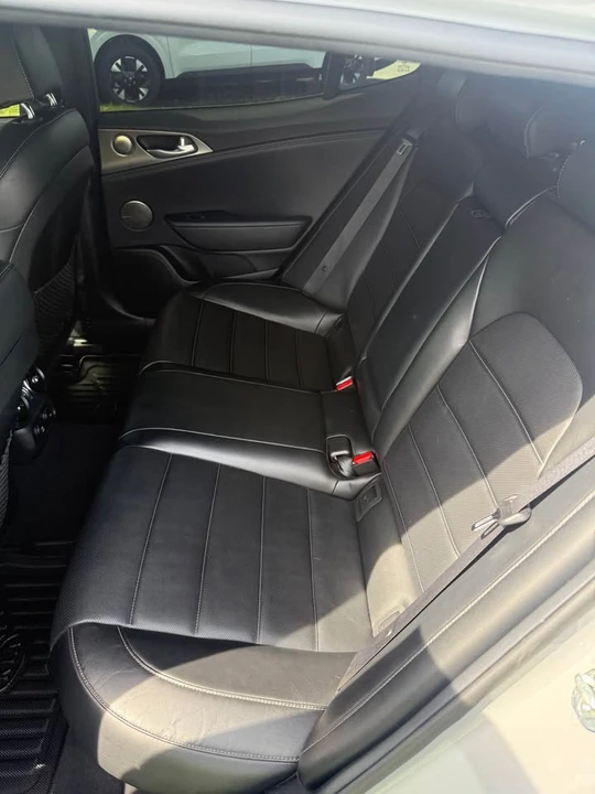 2021 Kia Stinger - Image 9 of 10