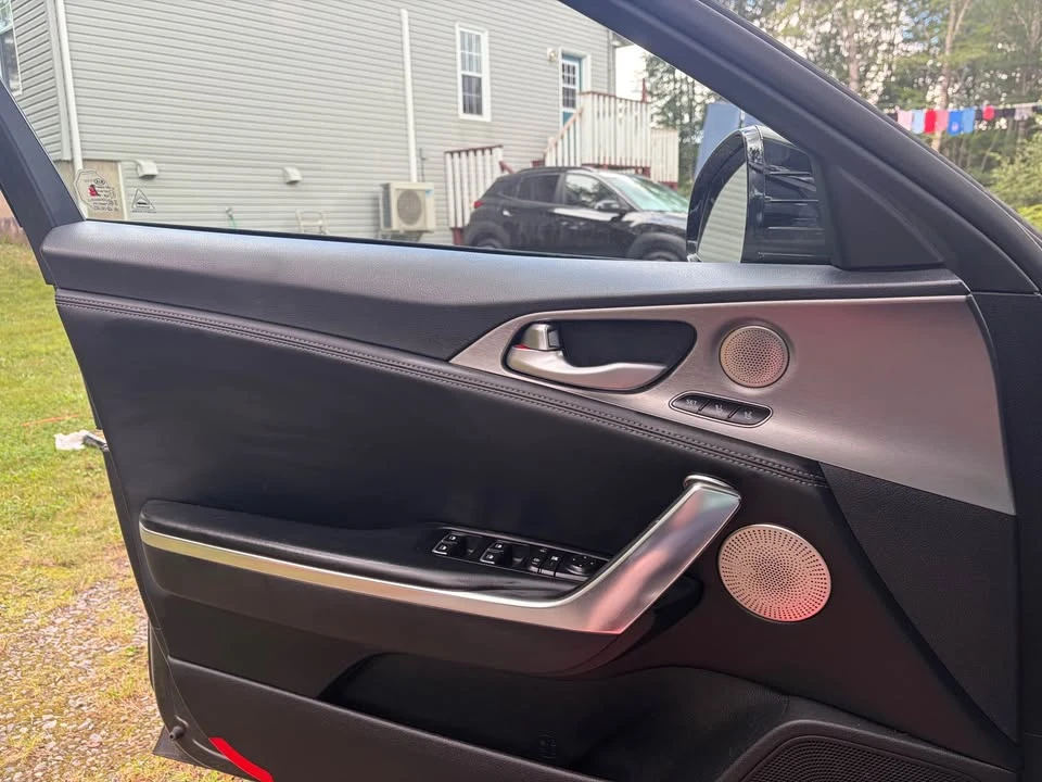 2021 Kia Stinger - Image 12 of 17