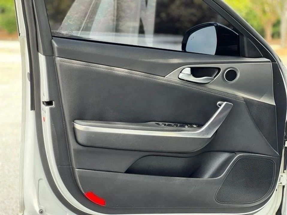 2021 Kia Stinger - Image 10 of 20