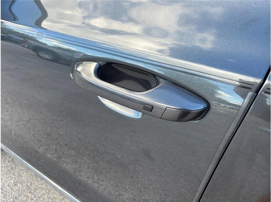 2021 Kia Telluride - Image 15 of 21
