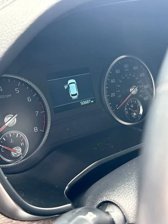 2021 Kia Telluride - Image 7 of 10