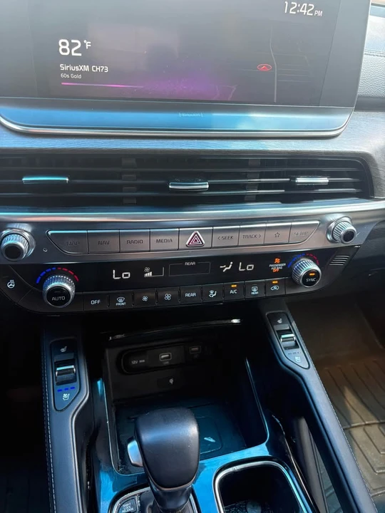 2021 Kia Telluride - Image 16 of 20