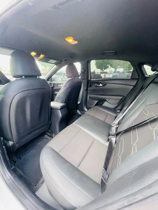 2021 Kia Forte - Image 17 of 19