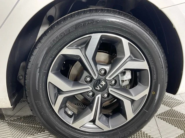2021 Kia Forte - Image 9 of 20