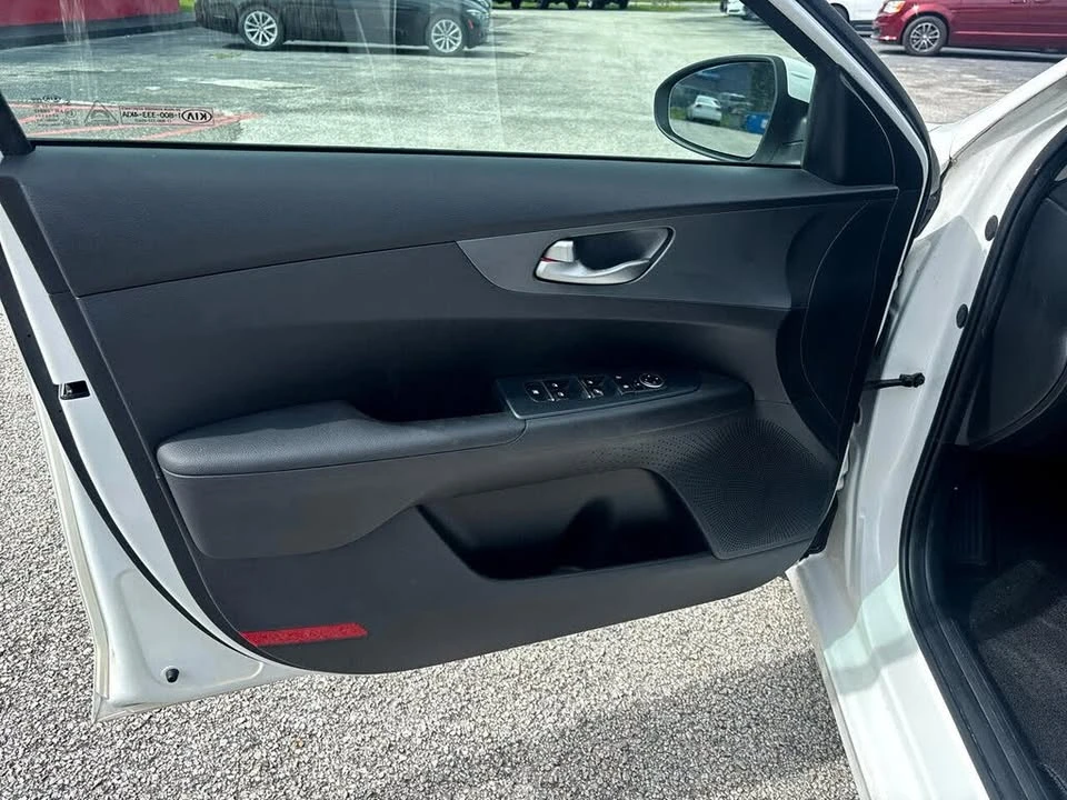 2021 Kia Forte - Image 10 of 12