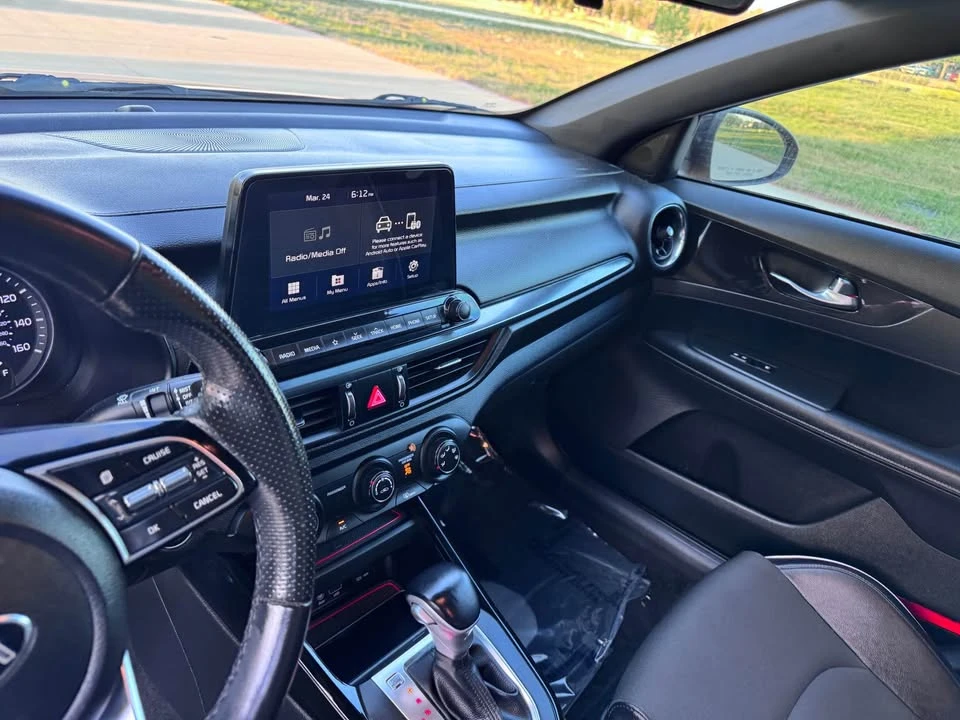 2021 Kia Forte - Image 9 of 15