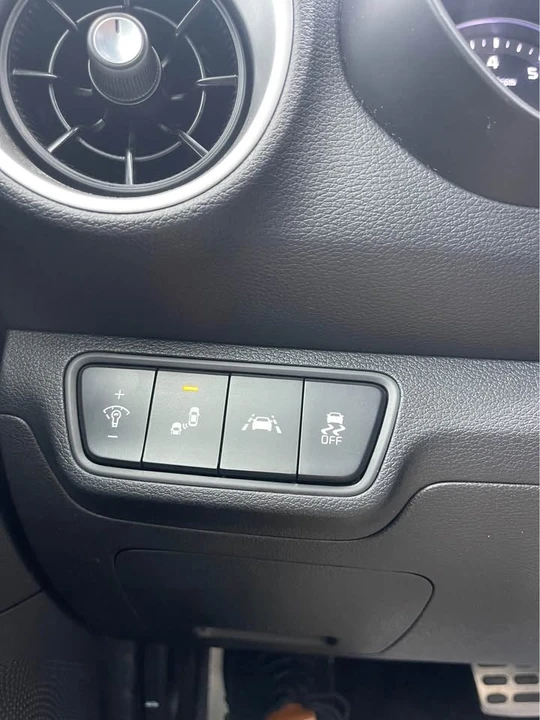2021 Kia Forte - Image 11 of 16