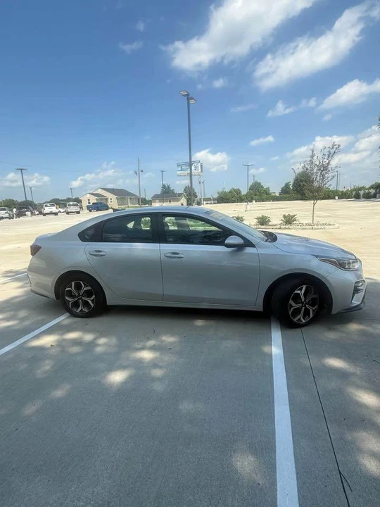 2021 Kia Forte - Image 4 of 12