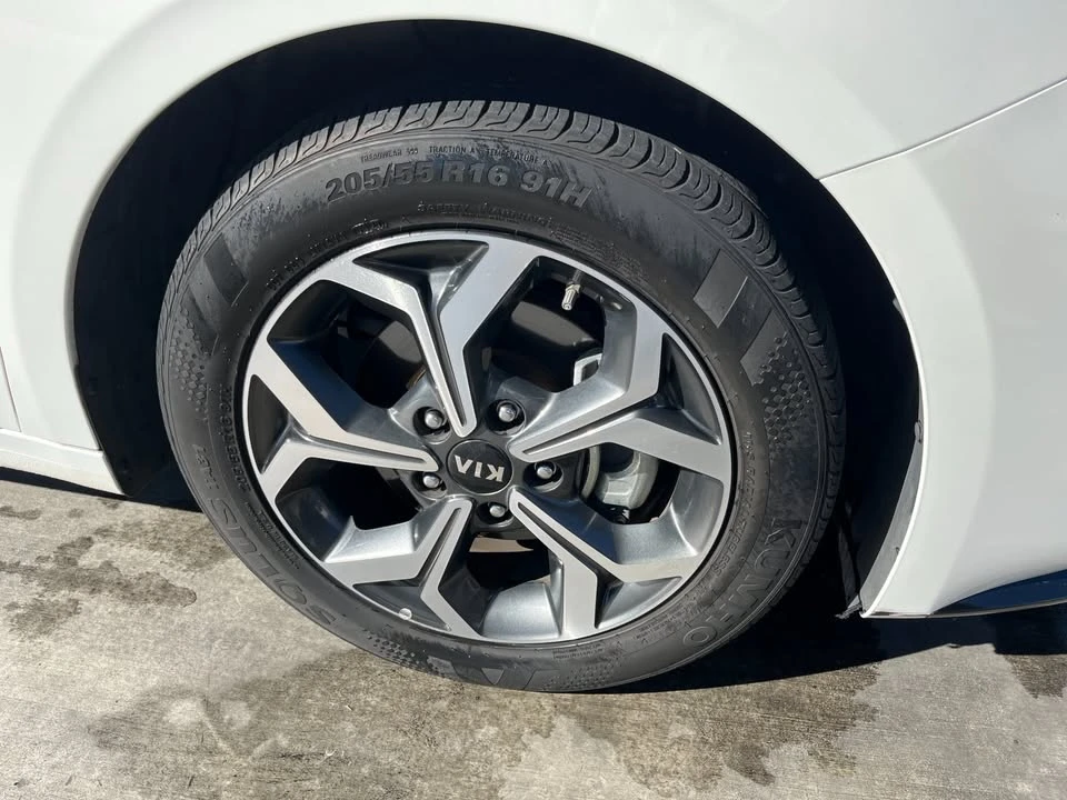 2021 Kia Forte - Image 4 of 10