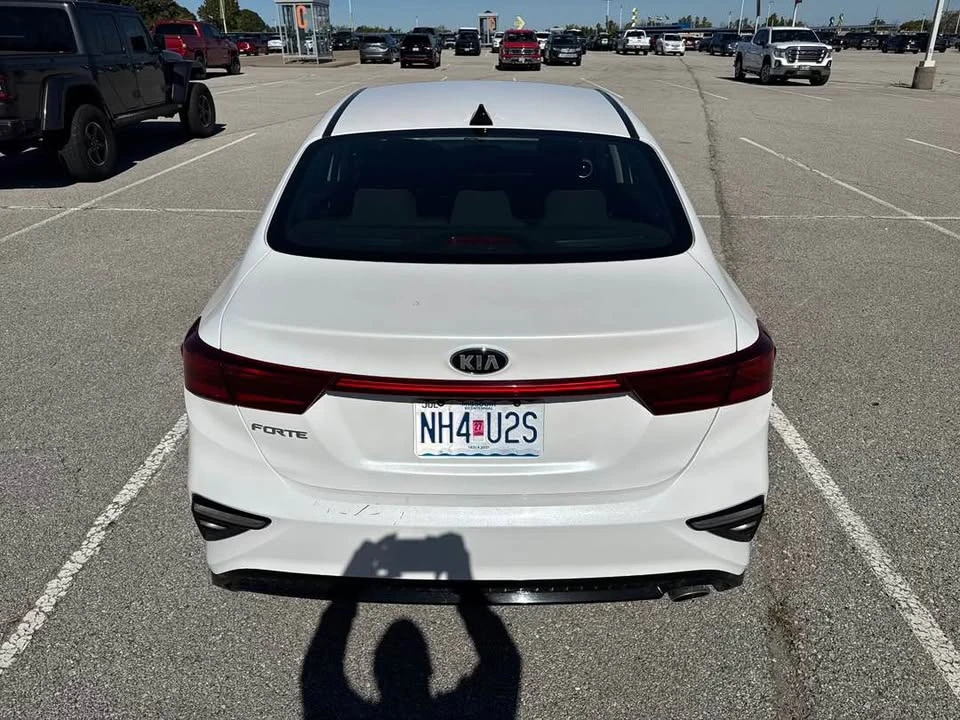 2021 Kia Forte - Image 5 of 13