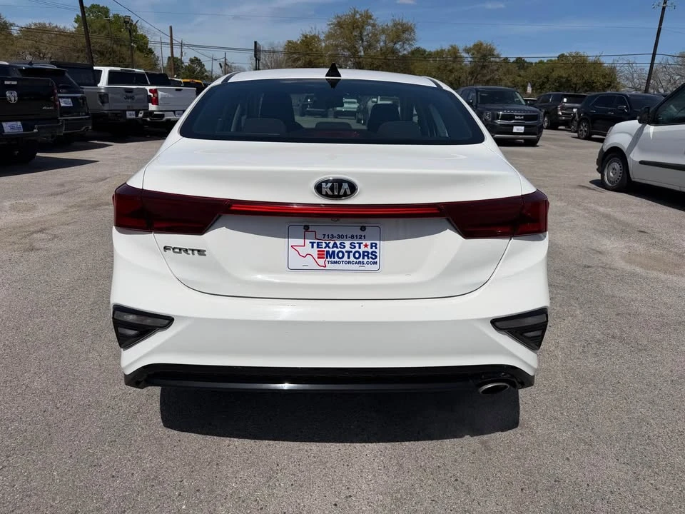 2021 Kia Forte - Image 5 of 15