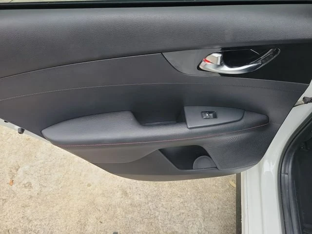 2021 Kia Forte - Image 9 of 20