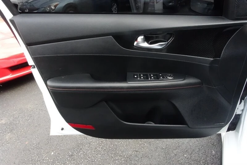 2021 Kia Forte - Image 8 of 19